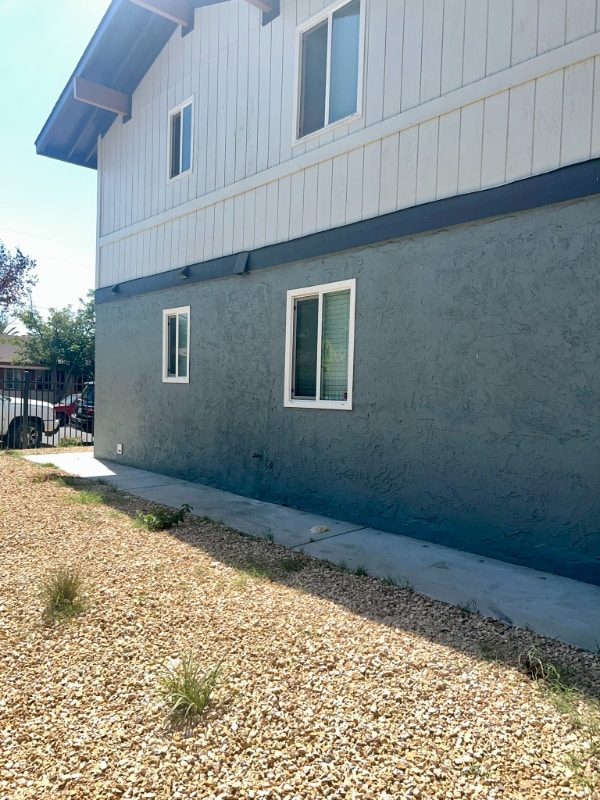 Building Photo - 205 N Mariposa St