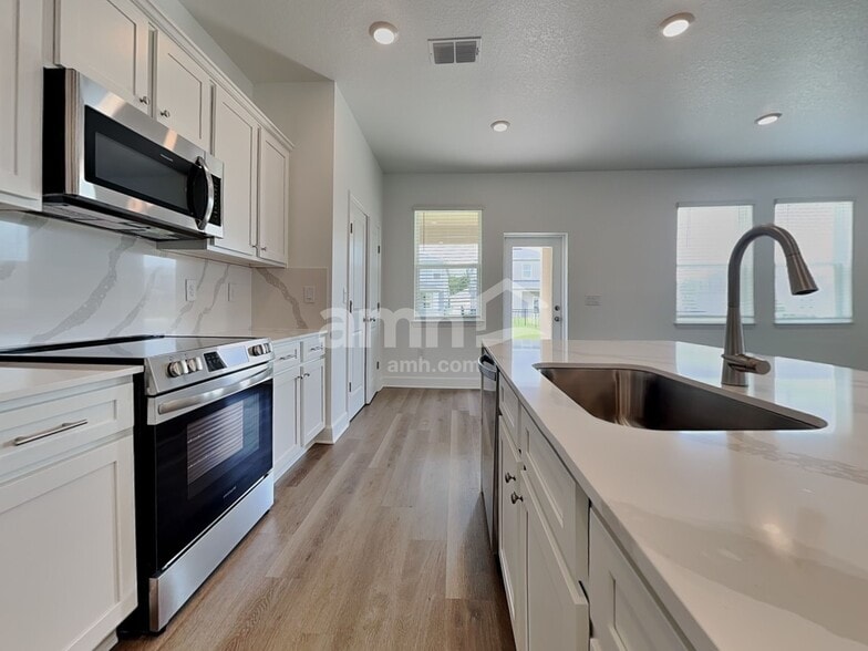 Building Photo - 16467 Cheyanne Ct