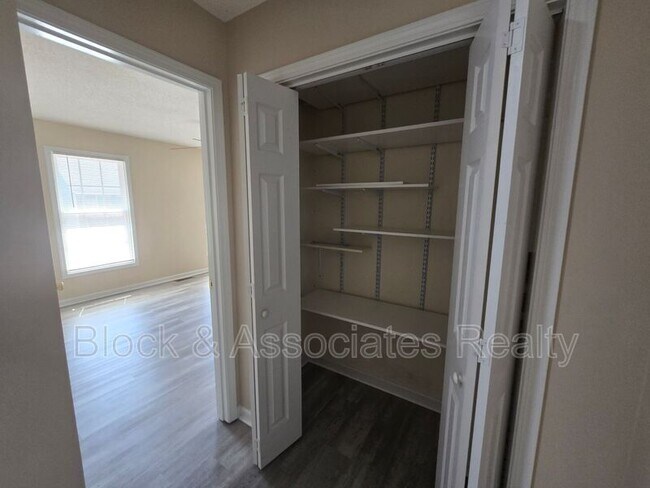 Building Photo - 108 Maple Grove Ct