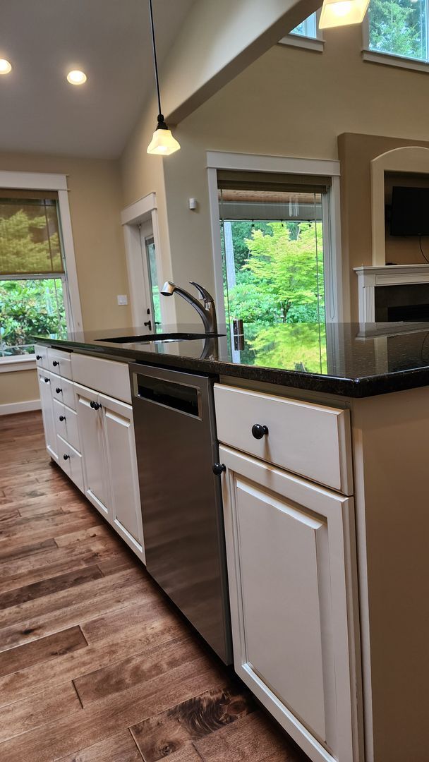 Building Photo - Beautiful Campus Glen 4-Bedroom!