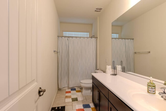 Building Photo - 1064 S Sunset Dr