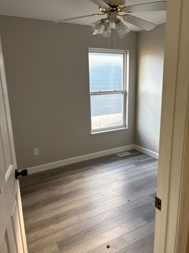 Building Photo - 140 Autumn Oaks Dr