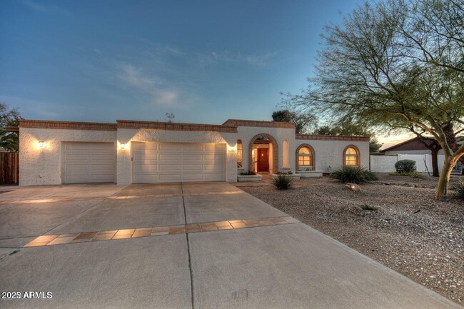 Building Photo - 5345 E Crocus Dr