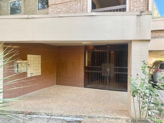 Building Photo - 2211 S Braeswood Blvd