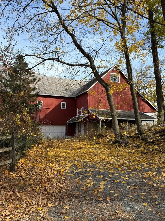 Building Photo - Charming Doylestown Modern Farmhouse & Barn