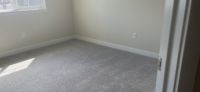 Building Photo - Brand New Townhome on Hilltop Haven