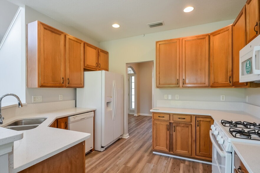 Building Photo - 1962 River Lagoon Trace