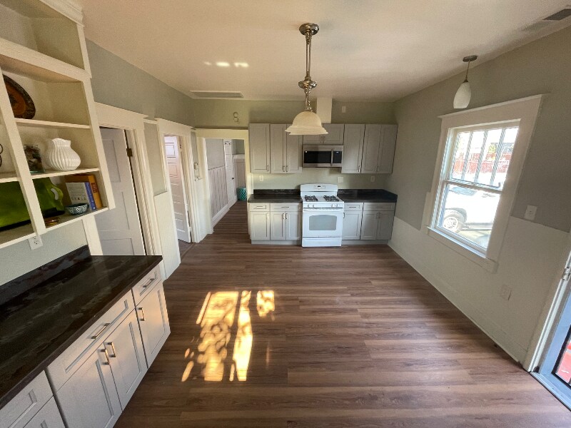 Building Photo - 1127 Elgin St