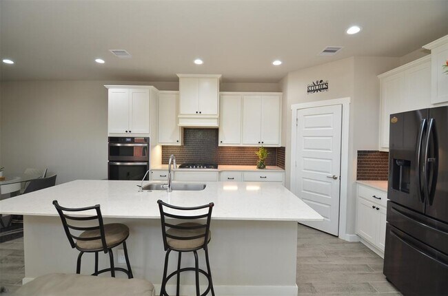 Building Photo - 28615 Halle Ray Dr