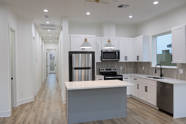 Building Photo - 3907 Maggie St