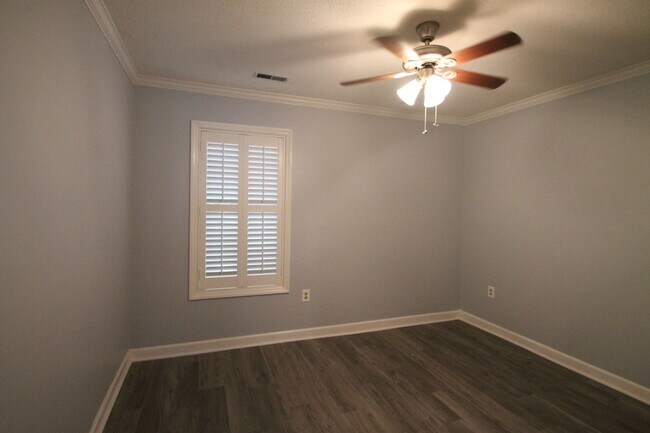 Building Photo - 806 Beech Dr