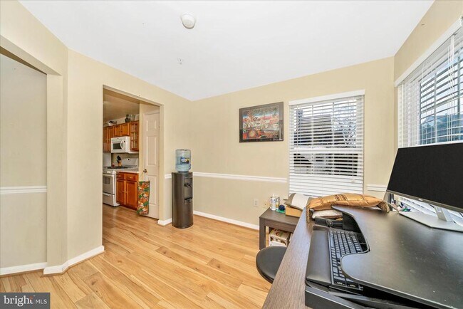 Building Photo - 6520 Lake Park Dr