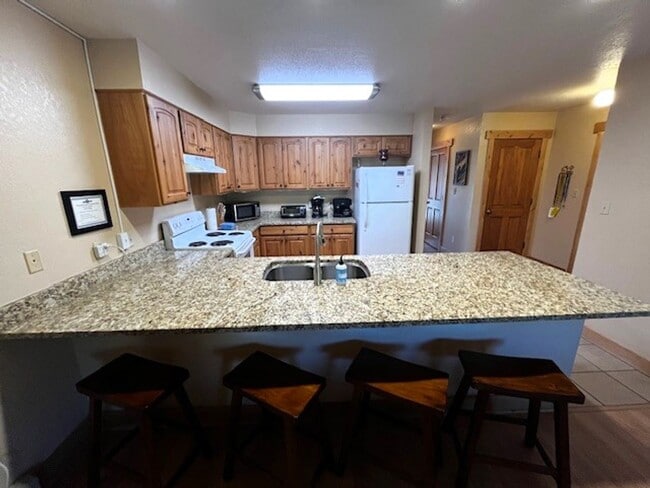 Building Photo - Long Term Rental- Lagoon Townhomes 720D