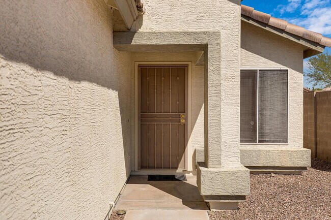 Building Photo - 11518 W Paradise Dr