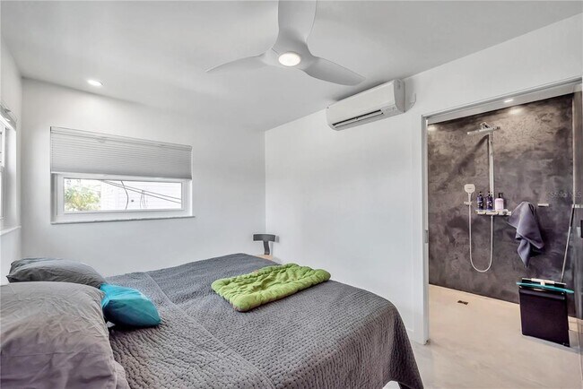 Building Photo - 224 6th Ave N