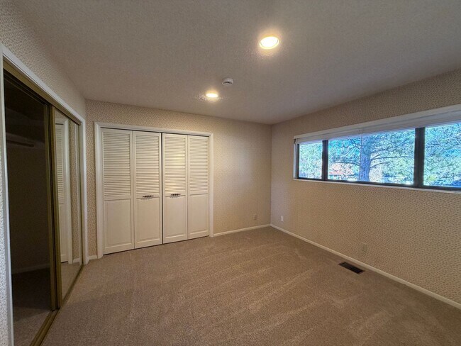 Building Photo - Beautiful home in Southwest Reno's Lake Ridge Shores East!