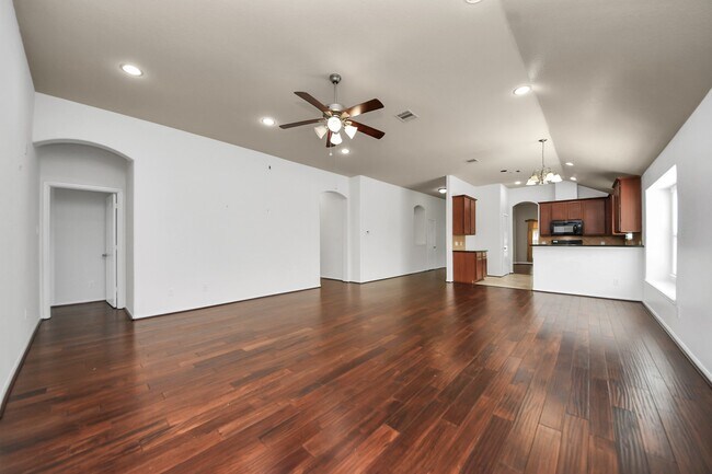 Building Photo - 13918 Goodridge Dr