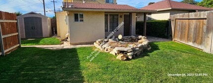 Building Photo - Centrally Located Small Cottage Studio with Private Yard