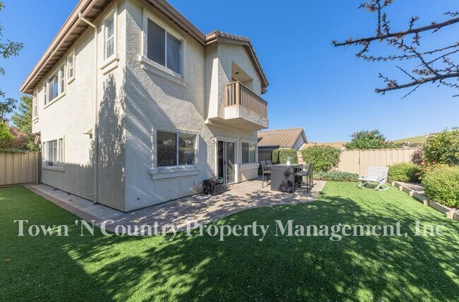 Building Photo - Luxury Las Palmas II Home with Upgrades, Flexible Living Space & Top School Districts