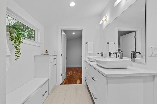 Building Photo - 2712 Oak Springs Dr