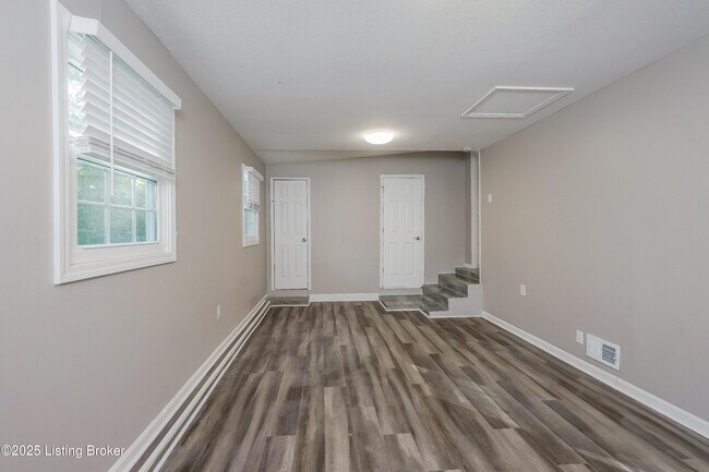 Building Photo - 1712 Star Rest Dr
