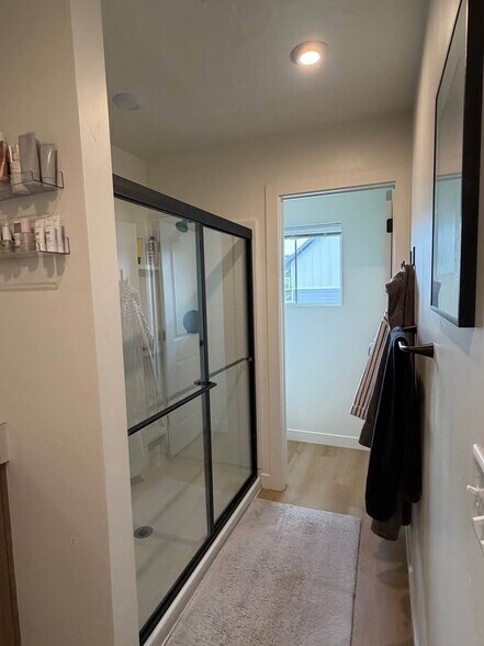 Building Photo - 9362 N