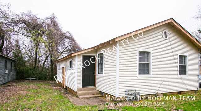 Building Photo - 304 S Clover St