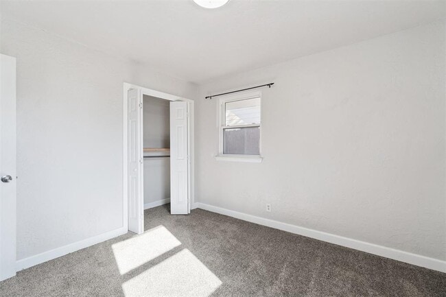 Building Photo - 4824 Elmview Dr