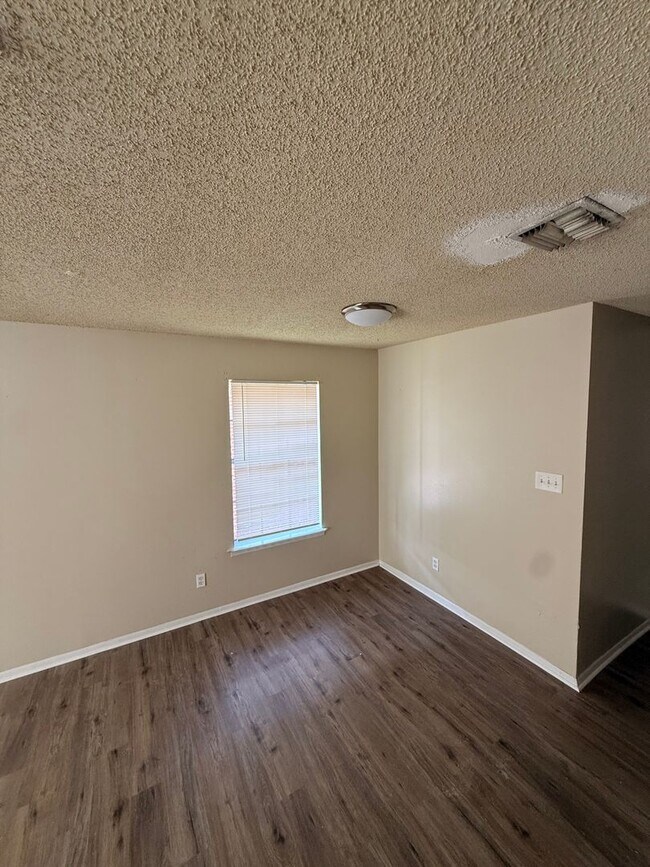 Building Photo - 106 Vieux Orleans Cir