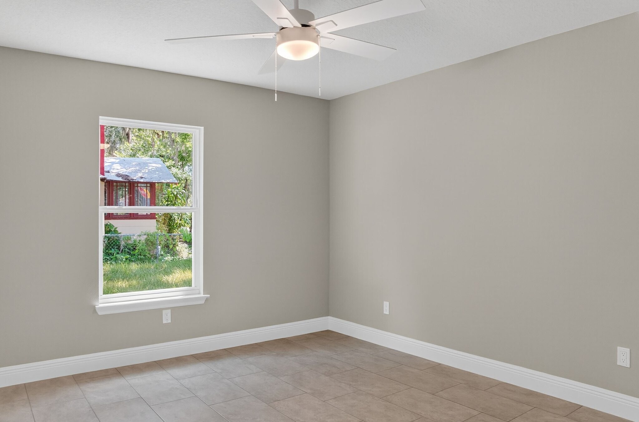 Building Photo - 214 Center St