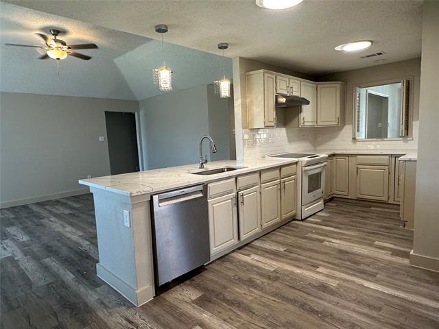 Building Photo - 1581 Glenmore Dr