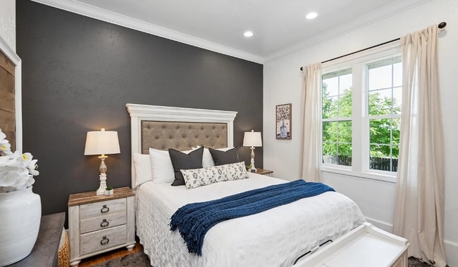 Building Photo - Charming updated 1920s 3BD 3BA
