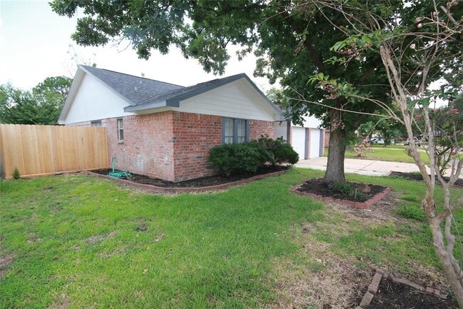 Building Photo - 22138 Birch Valley Dr
