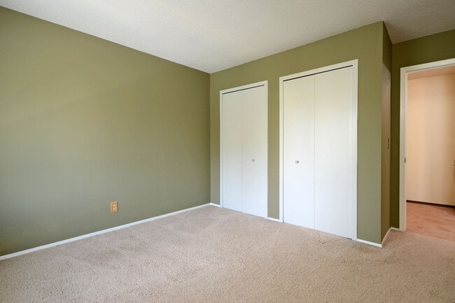 Building Photo - Wonderful 3 Bed 2 Bath Townhome in Little Canada