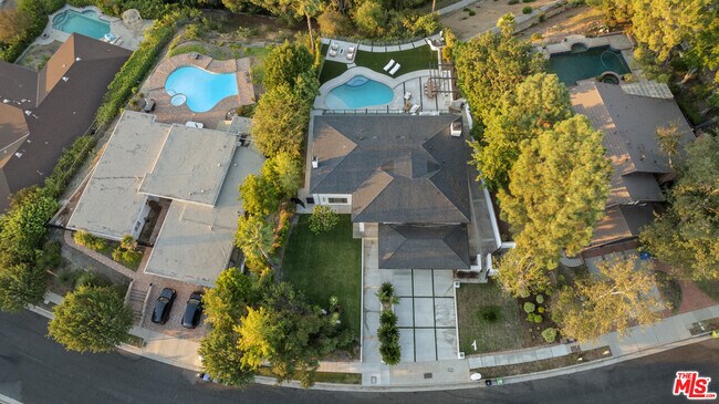 Building Photo - 18101 Green Meadow Dr