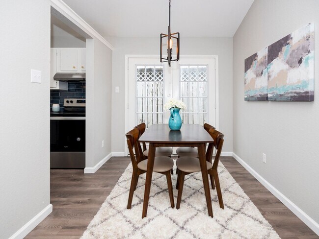 Building Photo - 9711 Eastwend Dr