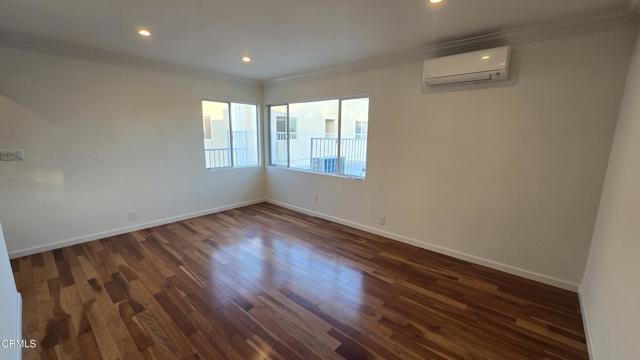 Building Photo - 1489 N Altadena Dr