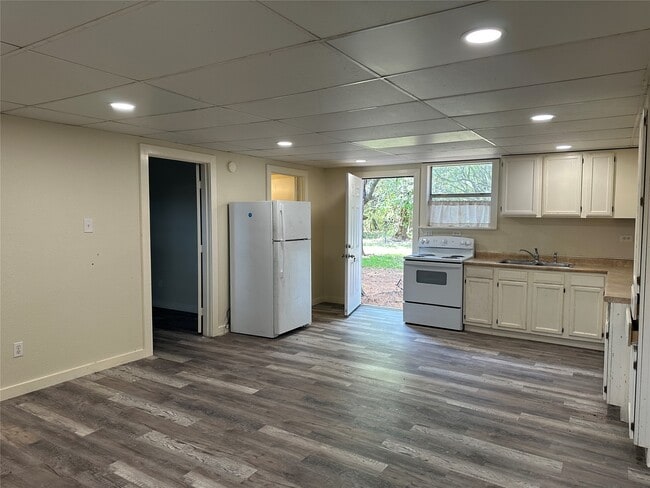 Building Photo - 2318 Manvel Rd