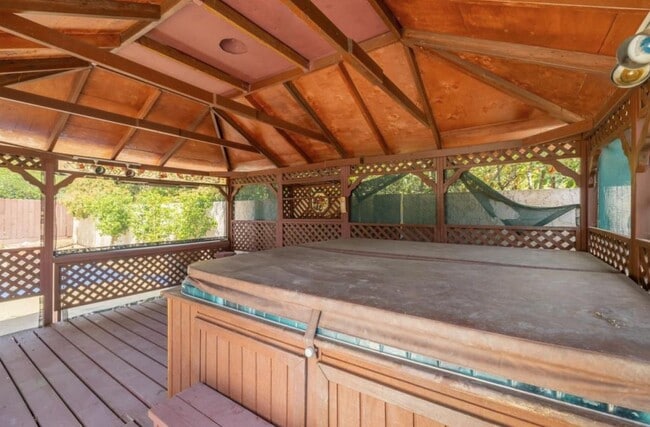 Building Photo - 2441 Johns Way