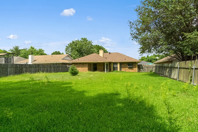Building Photo - 5602 Pampus Ln