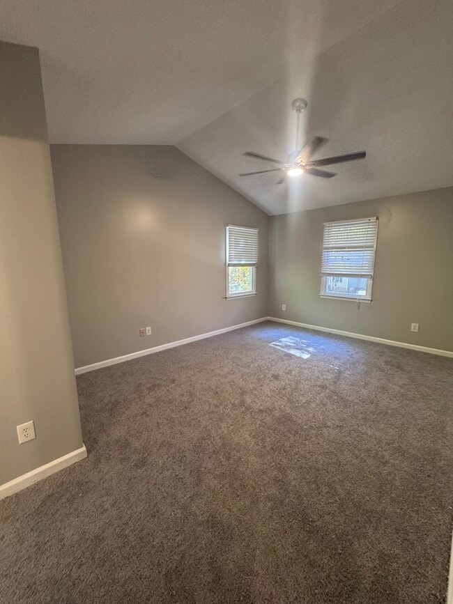 Building Photo - 4218 Queen Victoria Pl