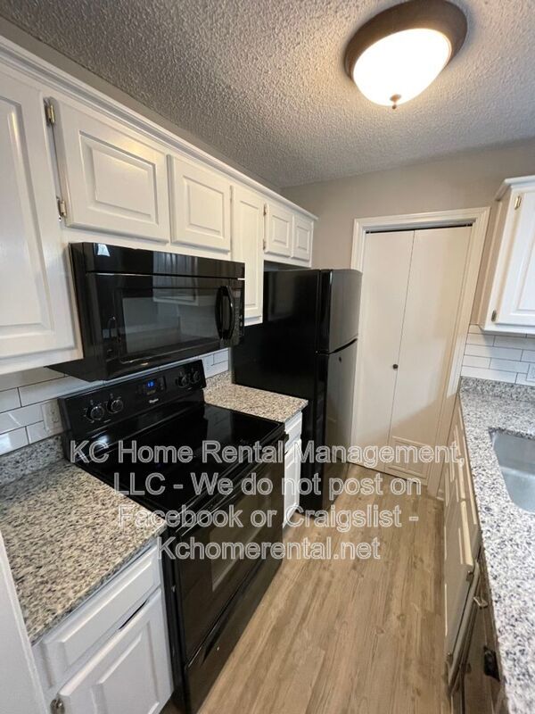 Building Photo - 12013 W 58th Pl