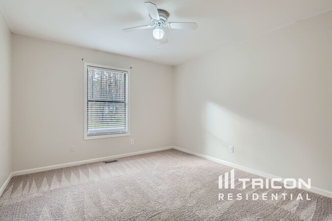 Building Photo - 1726 Hickory Grove Way NW