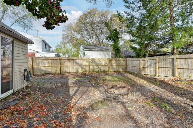 Building Photo - Charming Rental Home in Hampton!