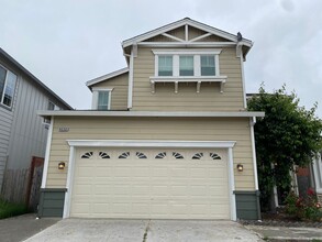 Building Photo - 3 Bedroom Home in SW Santa Rosa