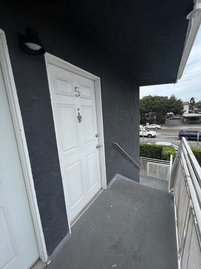 Unit 5 - 3765 S Sepulveda Blvd