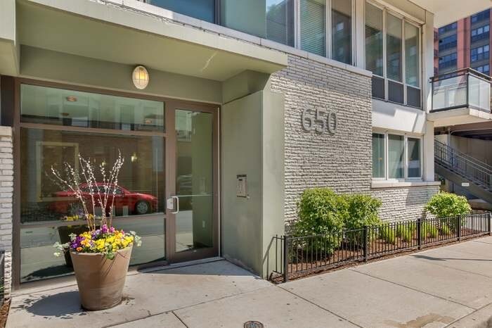 Building Photo - 650 W Wayman St