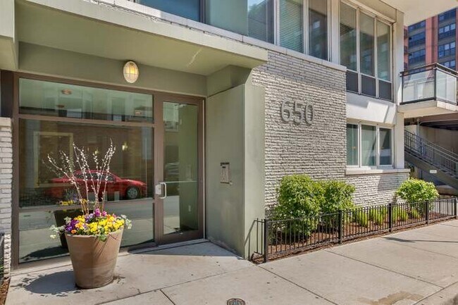 Building Photo - 650 W Wayman St