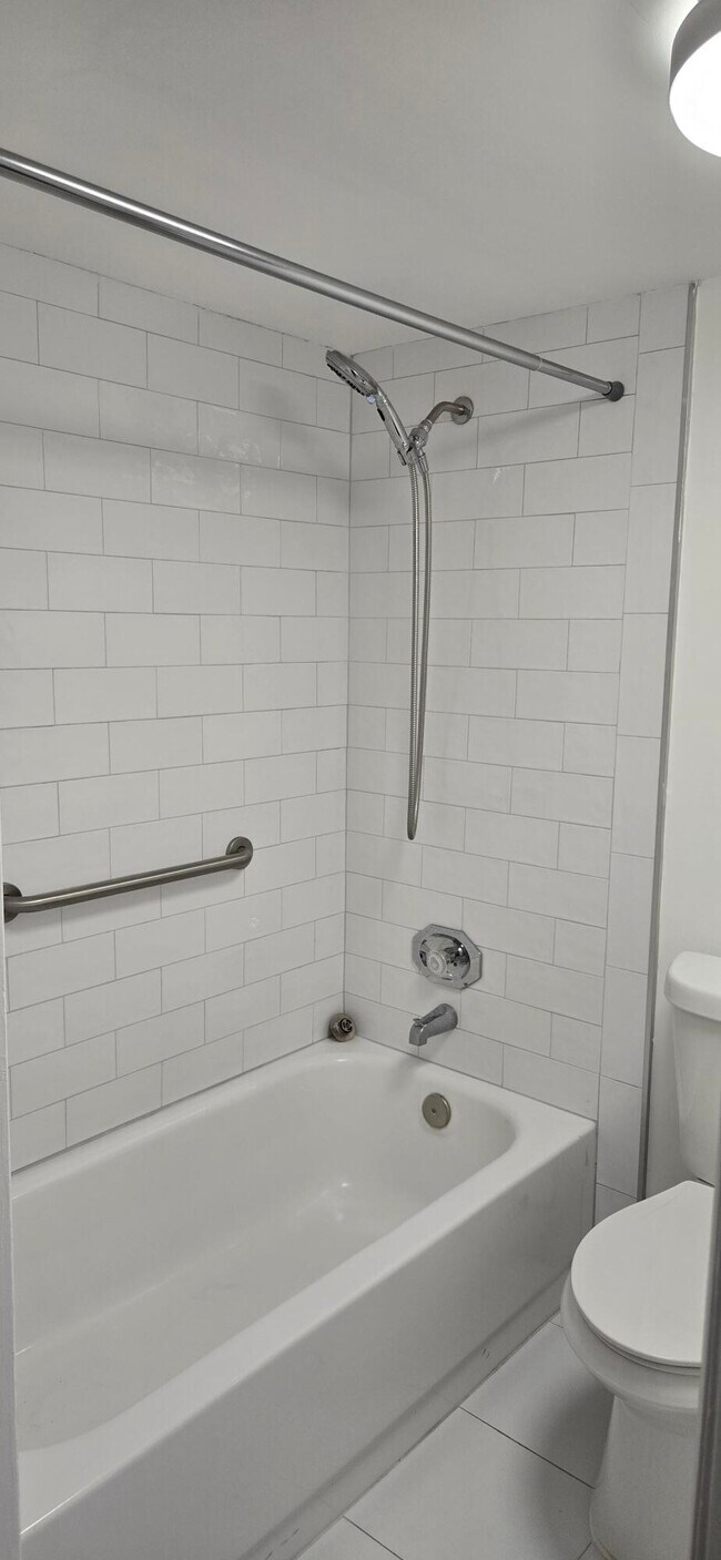 Building Photo - 497 Flanders K