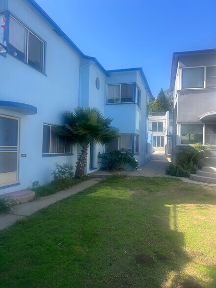 Building Photo - 1839 Silver Lake Blvd